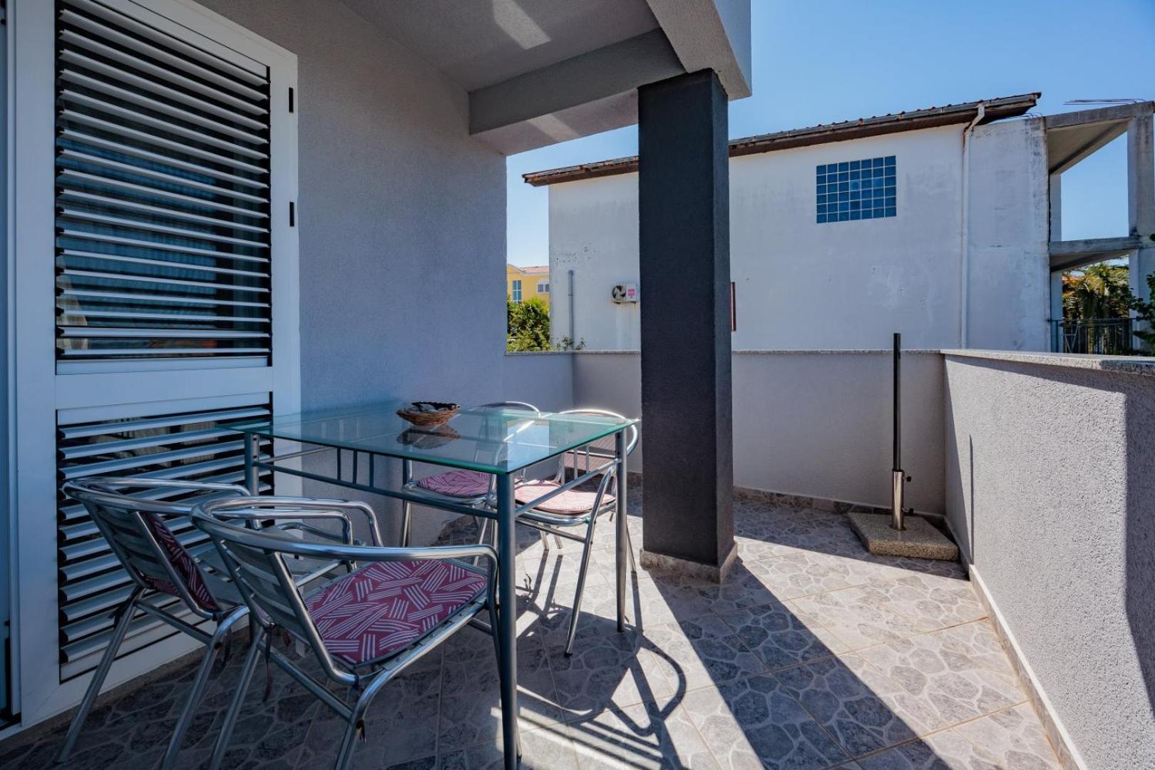 Crowonder Lucky Holiday House With Pool And Patio 30 Meters From The Beach Zára Kültér fotó